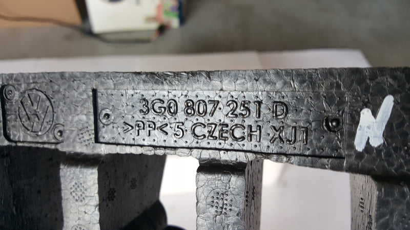NOWY ORYGINALNY absorber zderzaka przedniego VW PASSAT B8 lift 3G0807251D