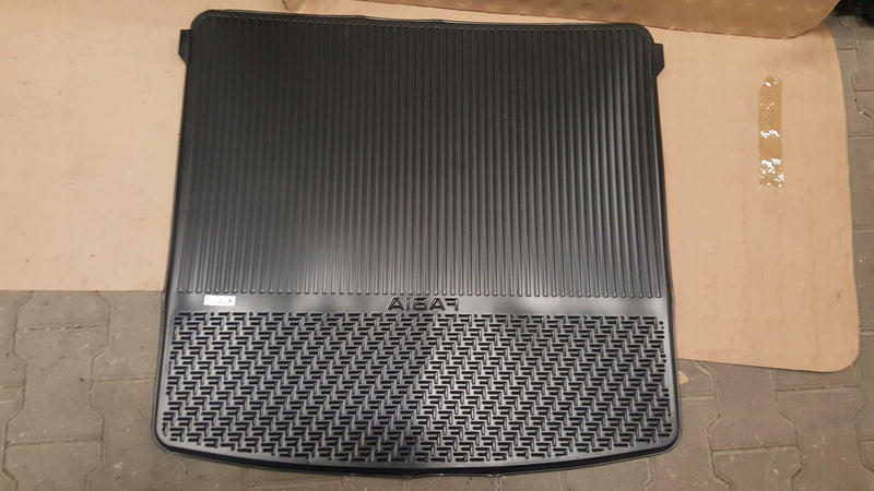 Skoda Fabia 3 iii kombi mata bagażnika oryginał OE 6V9061162