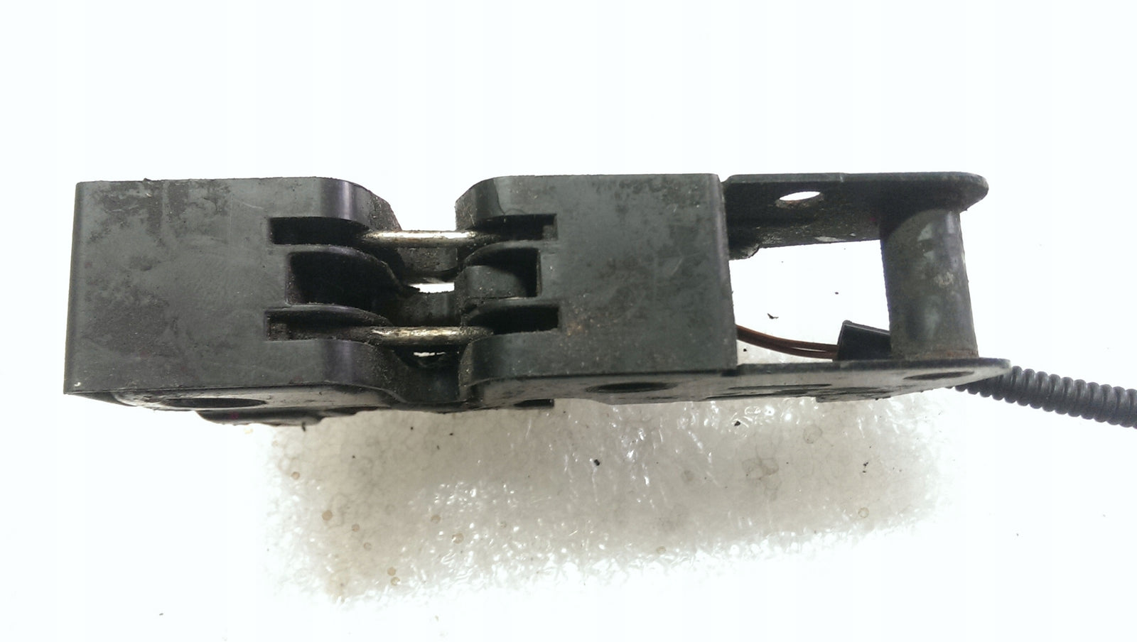 Zamek maski VW GOLF V 1K1823509D demontaż