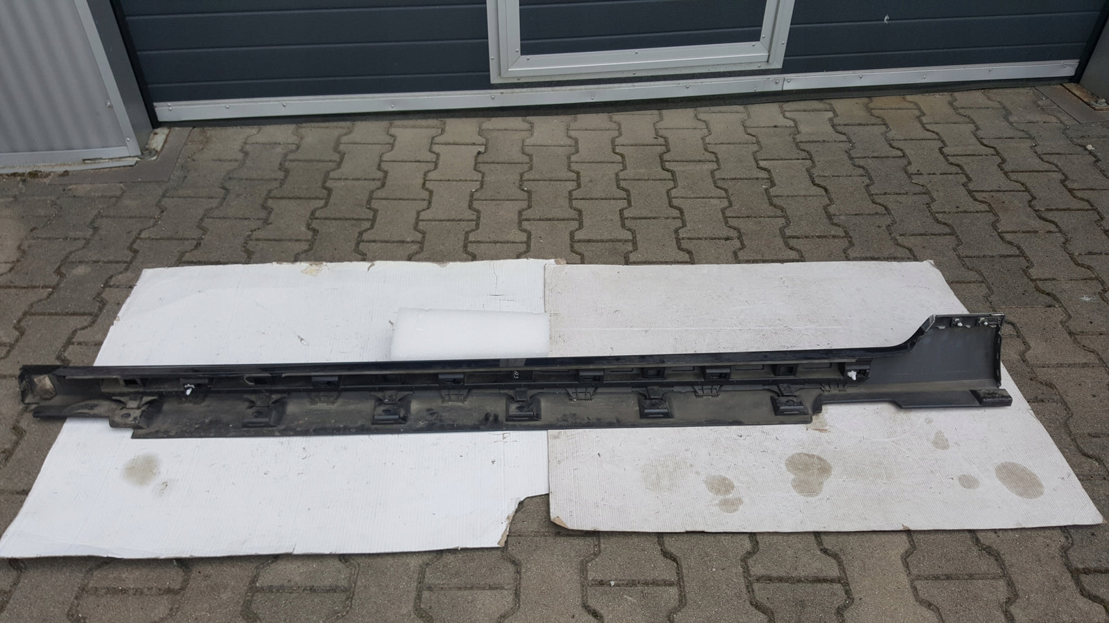 Listwa progowa prawa strona VW PASSAT B8 3G0853858F demontaż