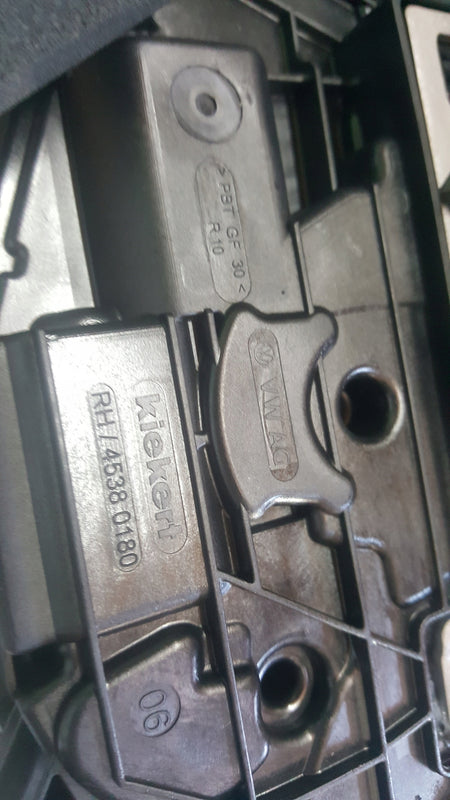 NOWY ORYGINALNY zamek drzwi prawy tył VW AUDI SEAT 5TA839016Q