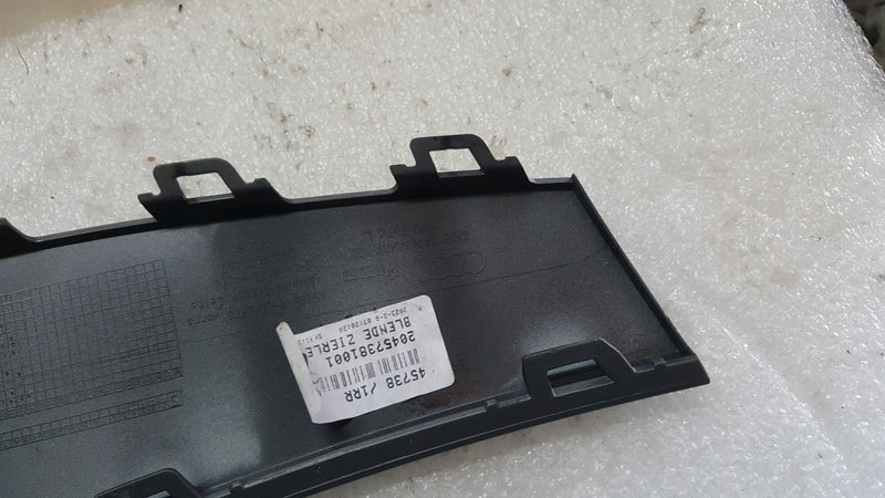 Listwa zderzaka lewy przód AUDI A3 S-LINE 8Y0807697 demontaż