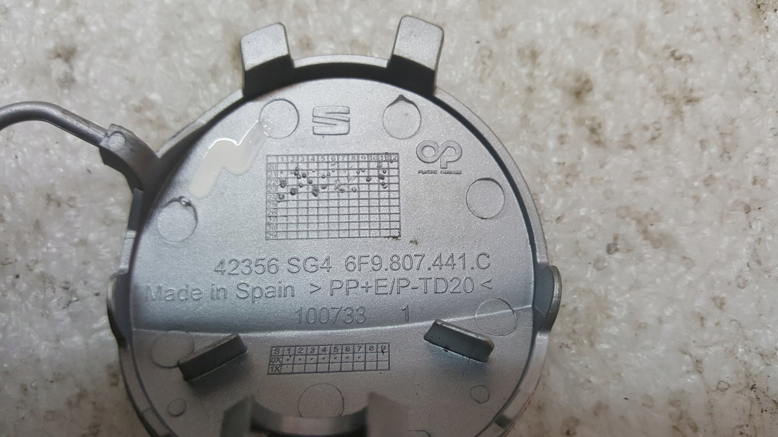 NOWA ORYGINALNA zaślepka zderzaka tylnego SEAT ARONA 6F9807441C