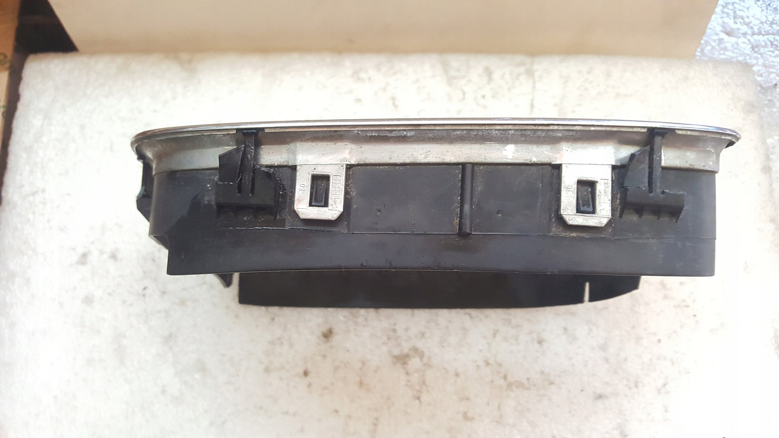 BMW E39 NERKA GRILL ATRAPA PRAWA 8159312