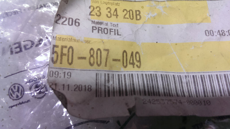 Ślizg zderzaka LE przód SEAT LEON 5F0807049 NOWY