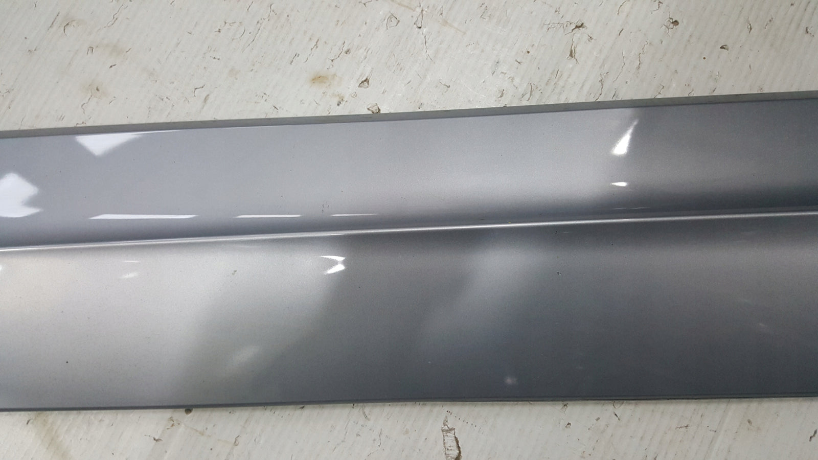 Listwa drzwi lewy przód VW TOUAREG III 760854939D demontaż