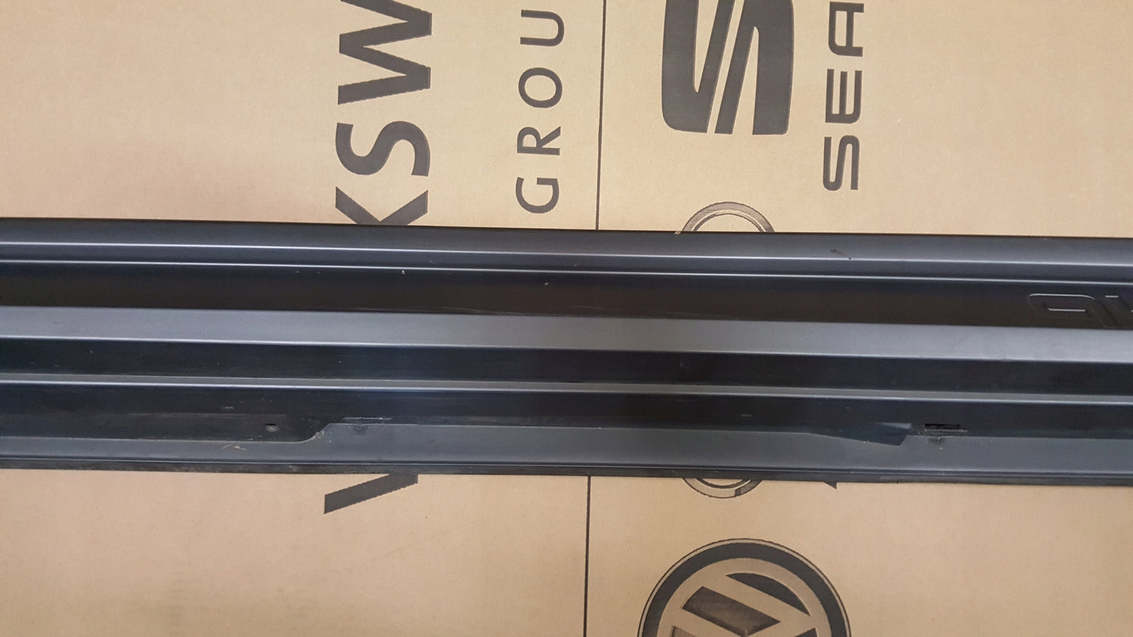 Listwa progowa lewa AUDI A6 C8 ALLROAD 4K9853855