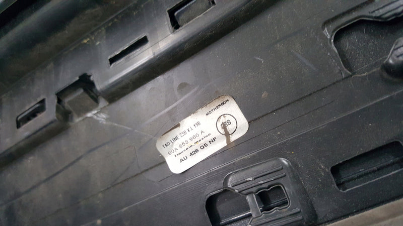 Listwa drzwi prawy przód AUDI Q5 80A853960A demontaż