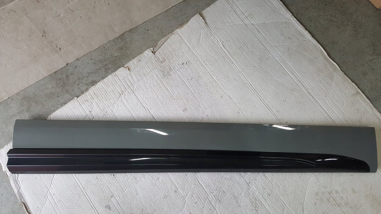 Listwa drzwi prawy przód AUDI Q5 80A853960A demontaż