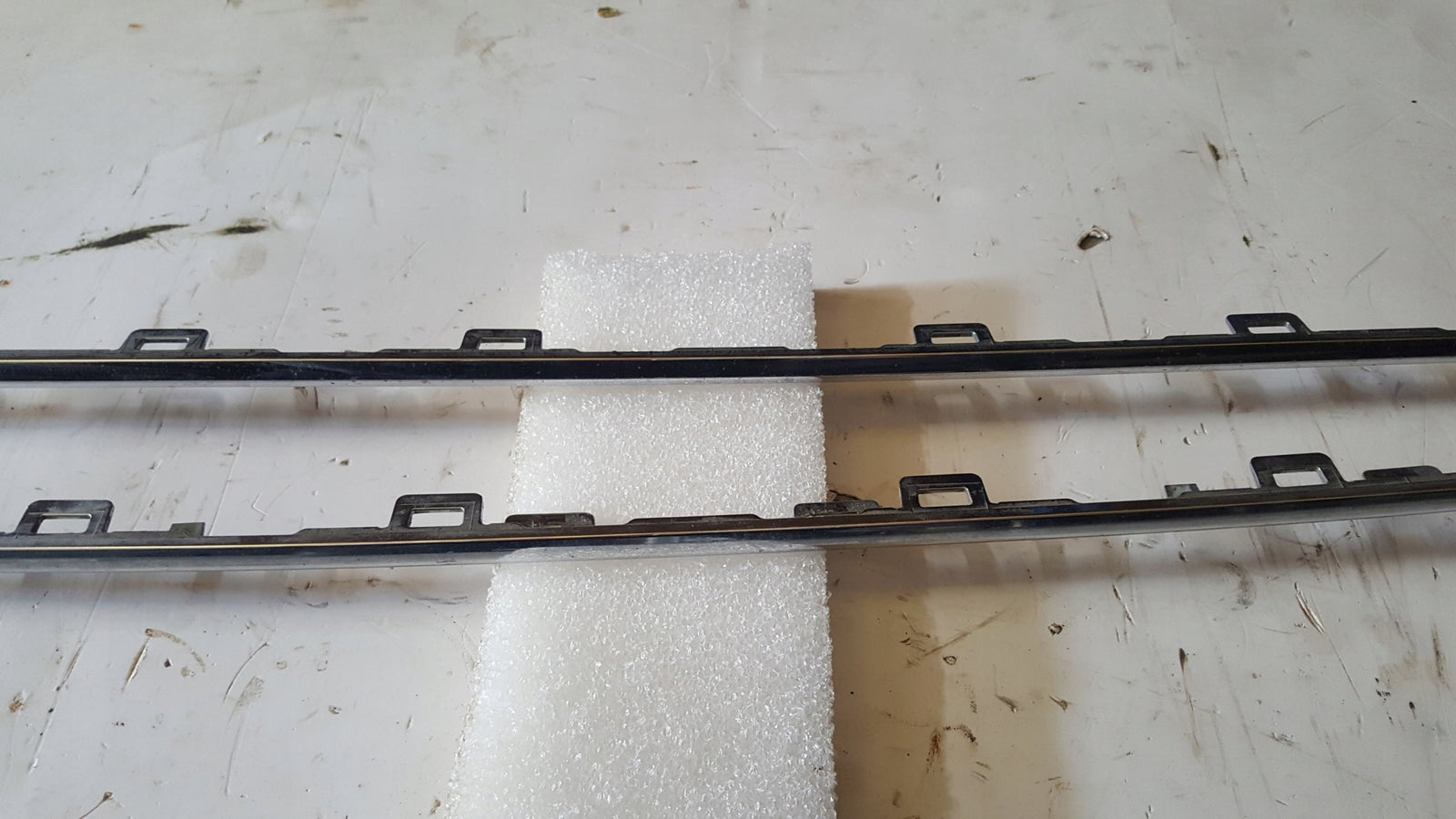 Listwa chrom zderzaka tylnego VW PASSAT (B8) 3G0853835 demontaż