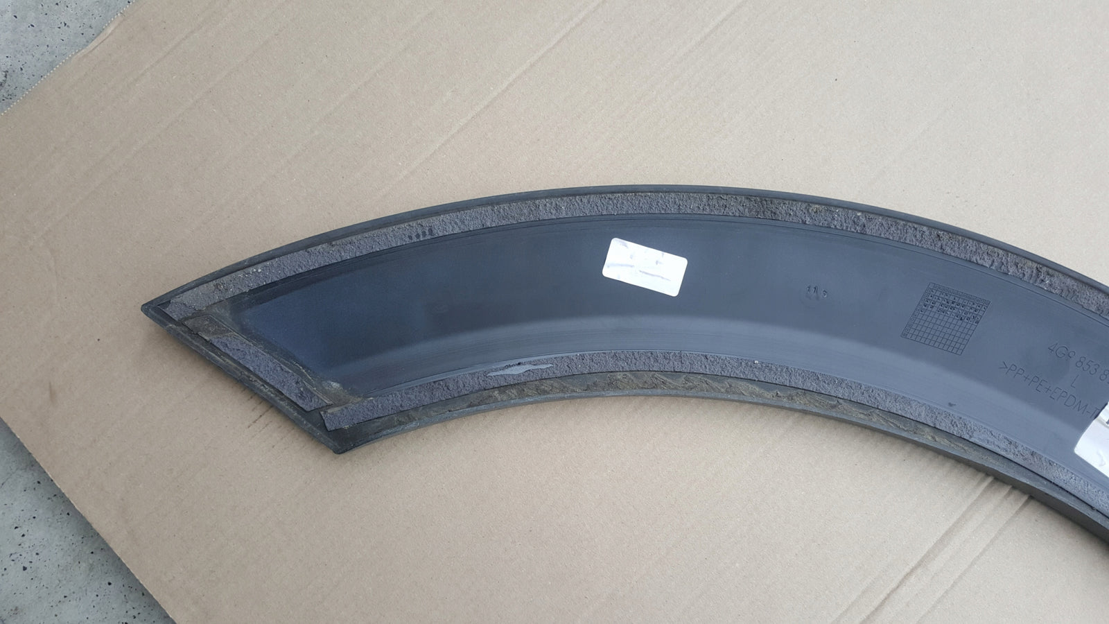 AUDI A6 C7 ALLORAD LISTWA BŁOTNIKA LEWY TYŁ 4G9853817 4G9854819