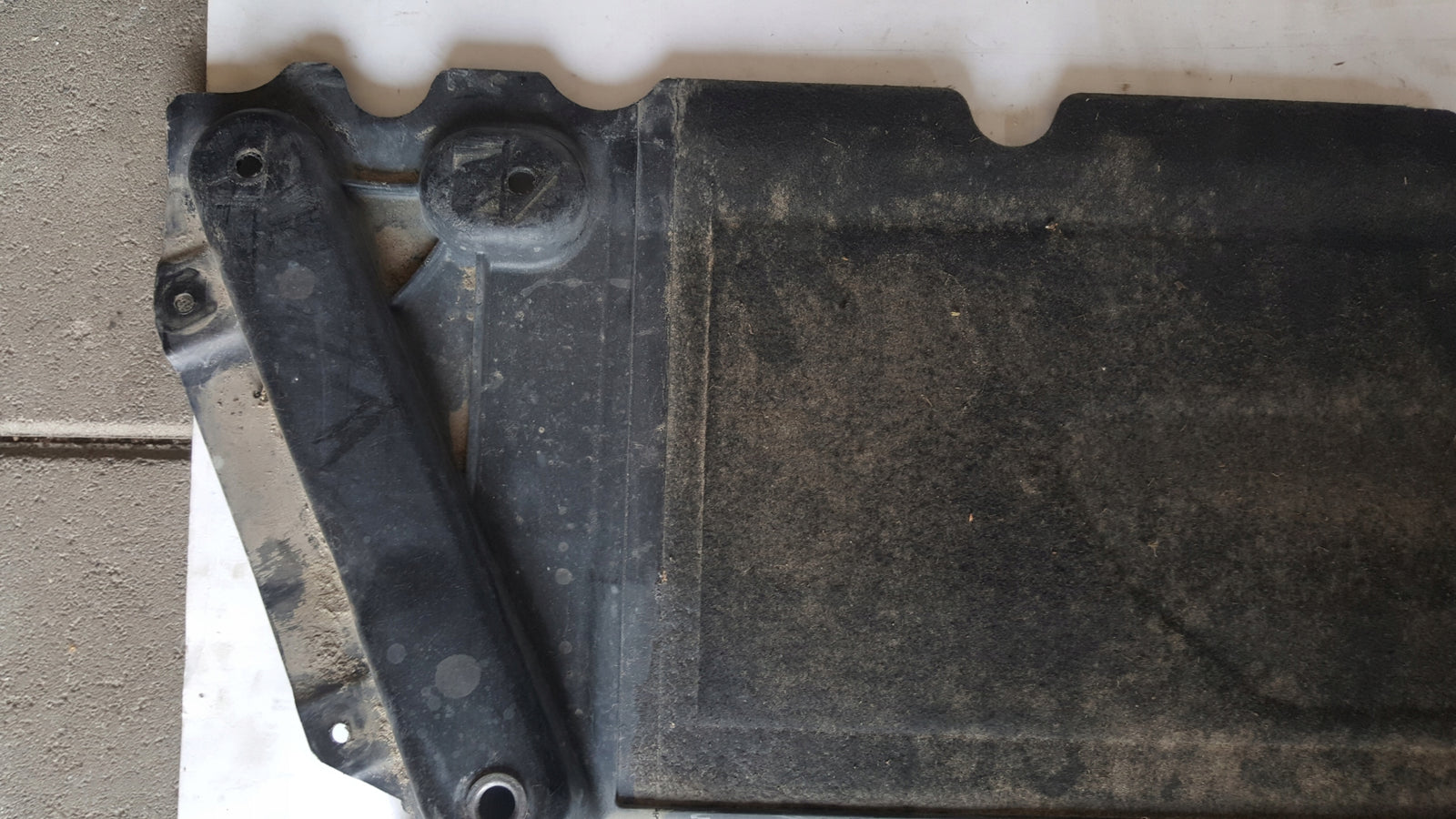 Osłona płyta pod silnik AUDI A4 B9 8W 8W0863821B demontaż