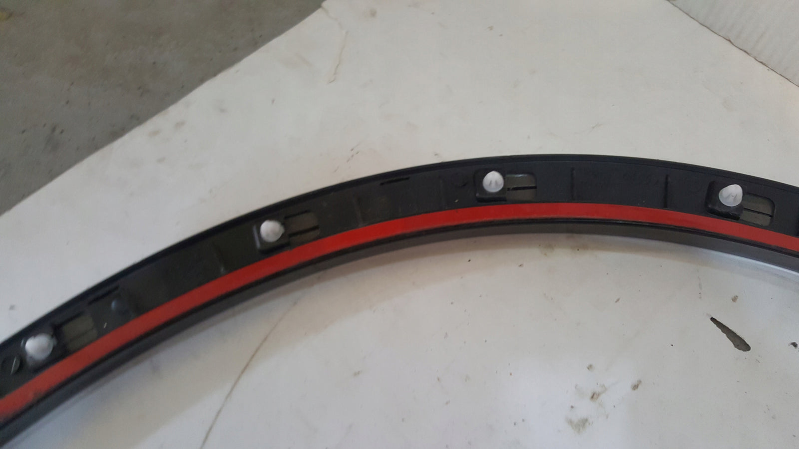 Listwa błotnika lewy przód AUDI Q3 8U0853717A demontaż