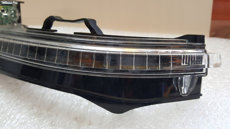 Kierunkowskaz lusterka lewego AUDI Q7 4M0949101A