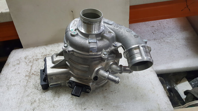 Turbosprężarka AUDI Q7 - Q8 -- BENTLEY BENTAYGA 057145601F na części