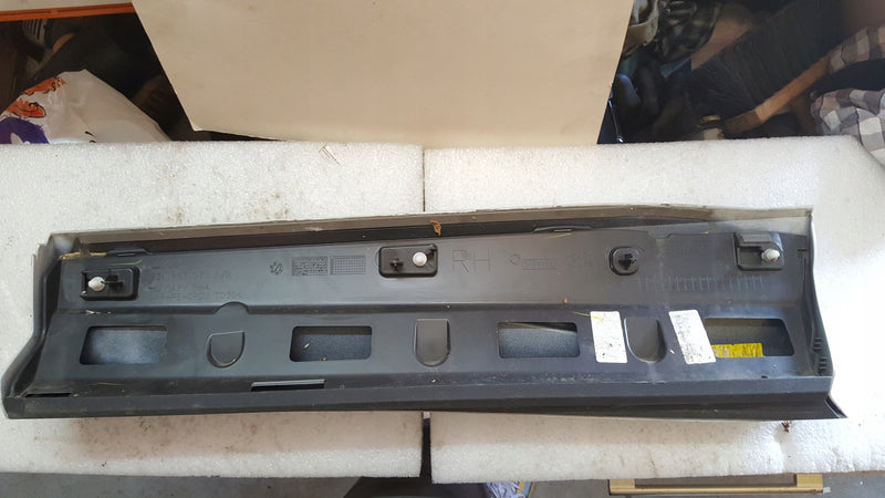 Listwa drzwi prawy tył AUDI Q3 II 83A853970A/B