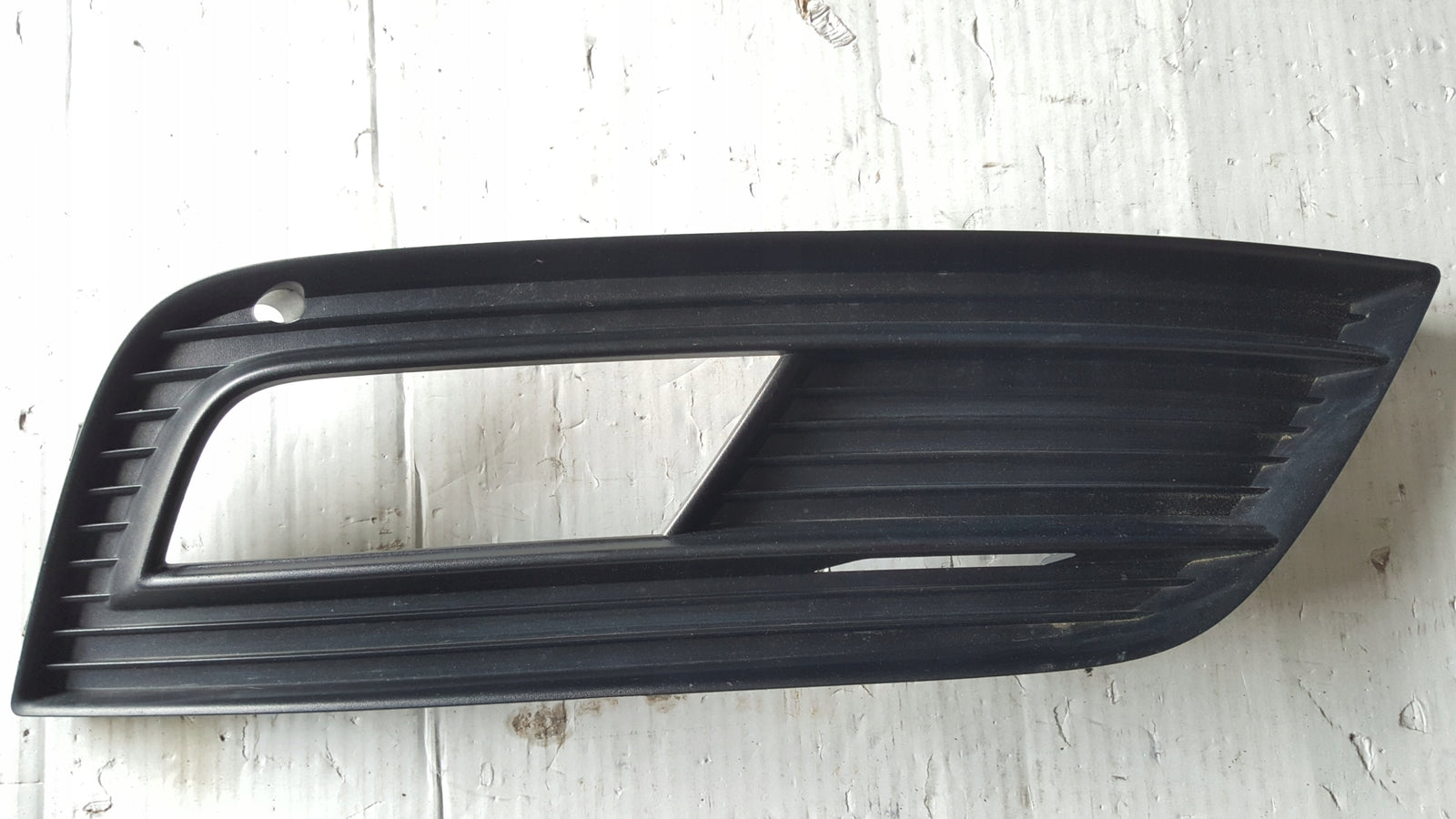 Kratka zderzaka prawy przód AUDI A4 (B8) 8K0807682K demontaż