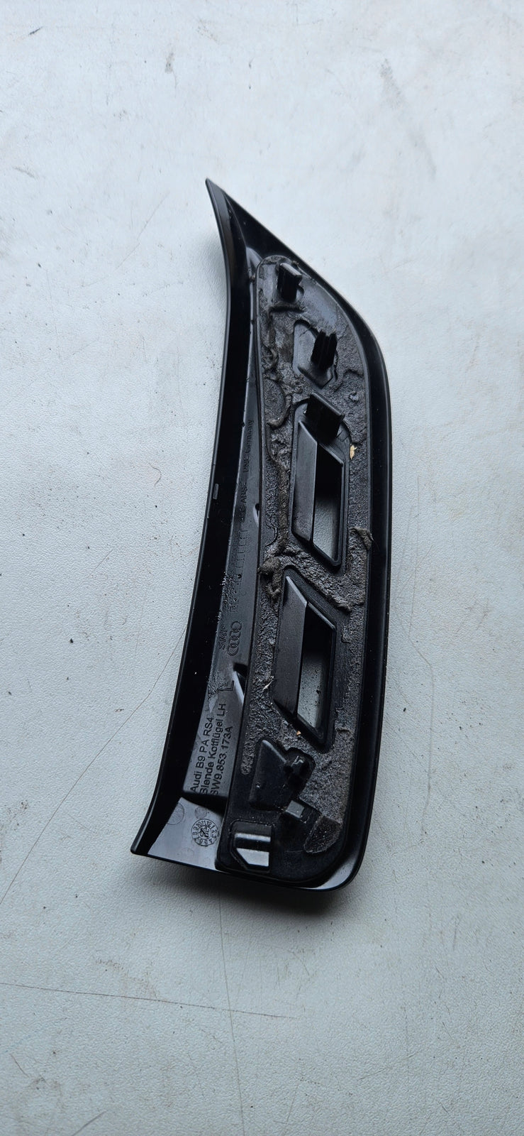 Listwa błotnika lewy przód AUDI RS4 8W9853173A IDEAŁ CZARNA