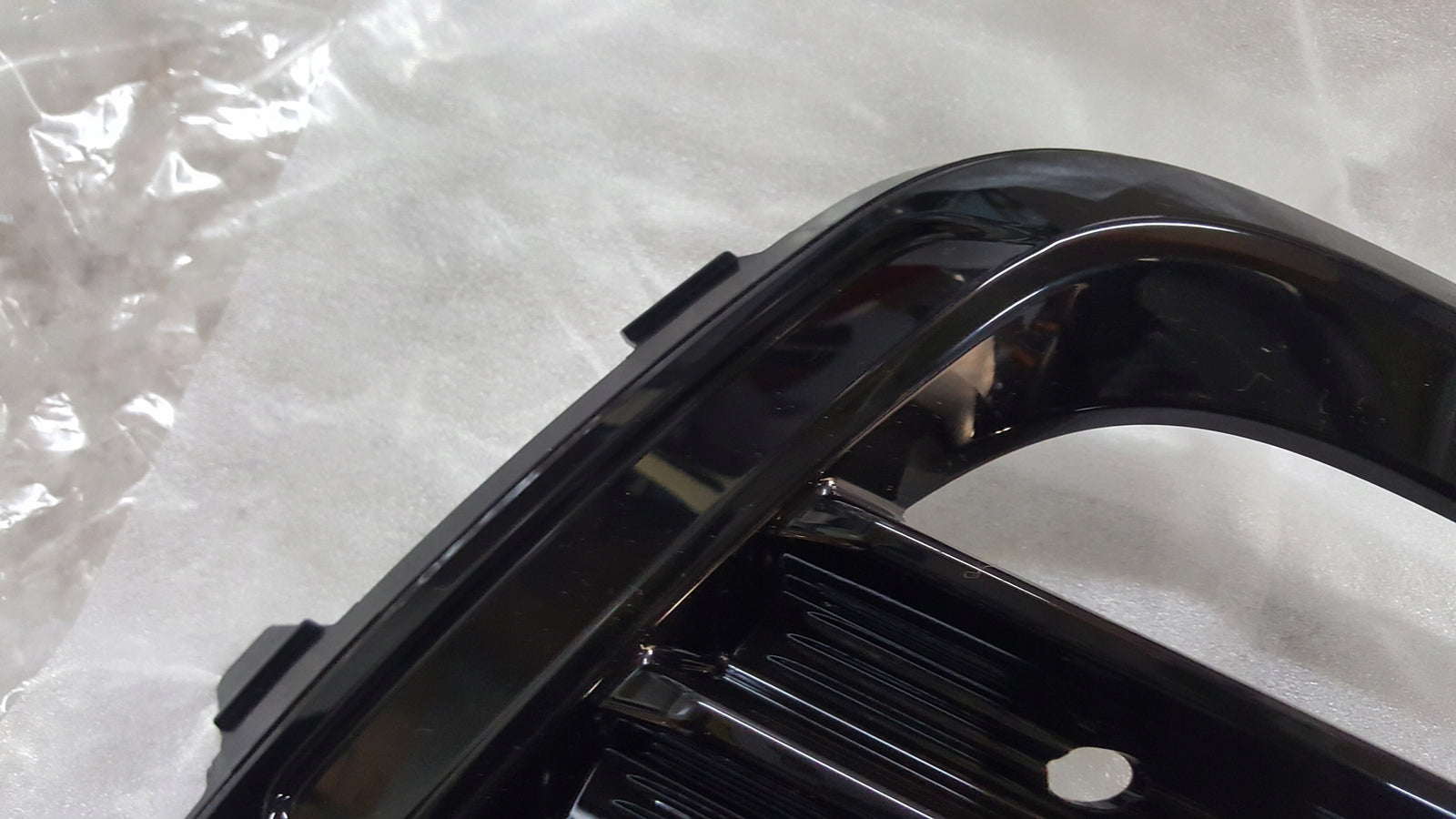 NOWA ORYGINALNA kratka zderzaka prawy przód SEAT CUPRA ATECA 575853666T