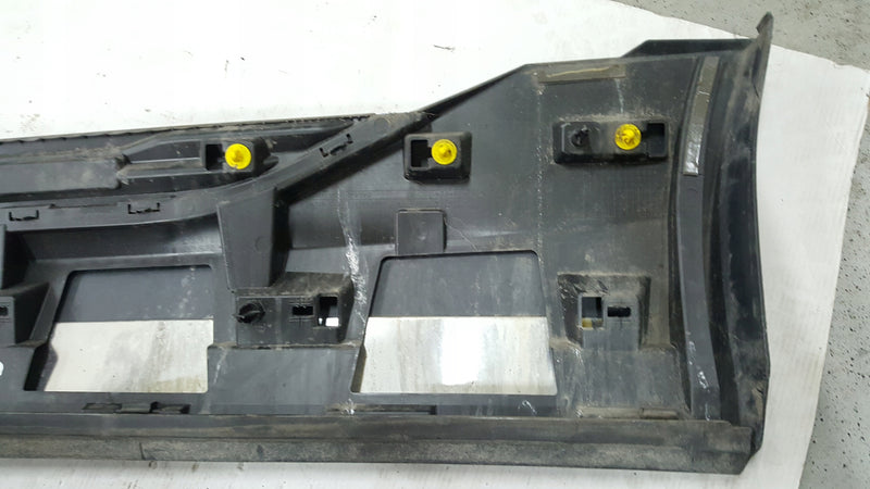 Listwa drzwi prawy tył AUDI E-TRON 4KE853970