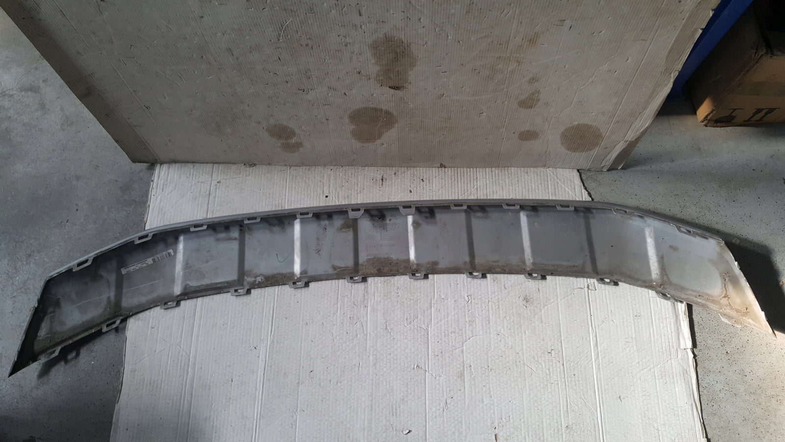 Dokładka spoiler zderzaka przedniego VW T-ROC 2GA807531A demontaż