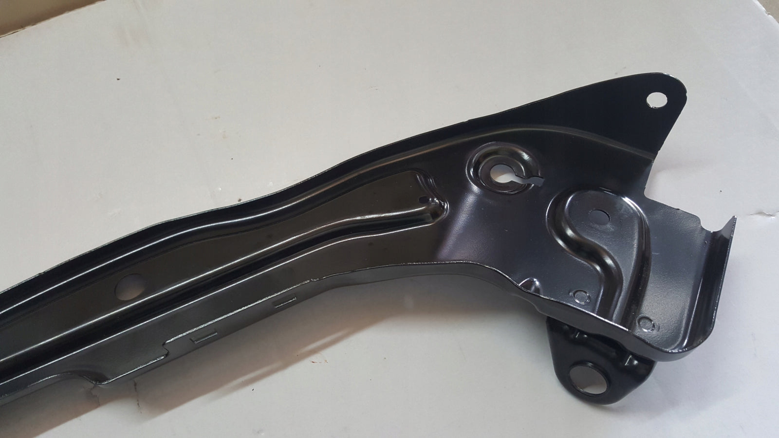 Wspornik mocowanie pasa prawy przód SKODA FABIA 6VA805932A