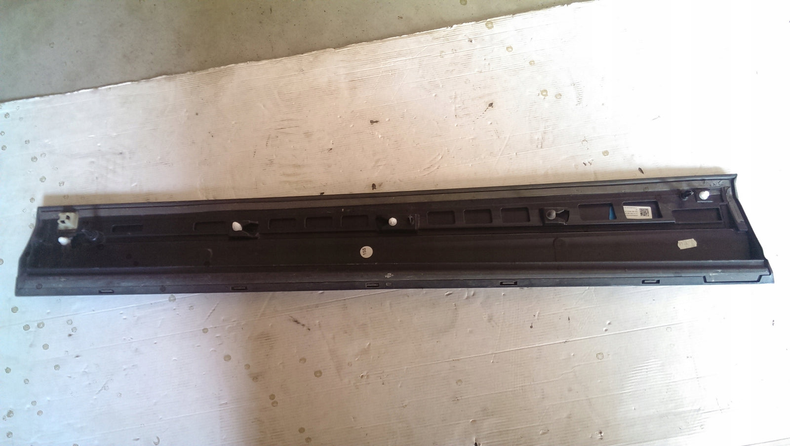 Listwa drzwi prawy przód AUDI Q2 81A853960B