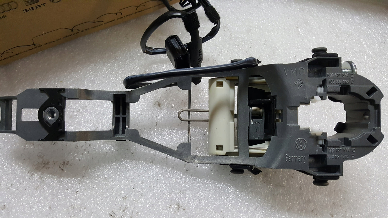 NOWY ORYGINALNY mechanizm klamki lewa strona VW GOLF V EOS 1Q0837885B
