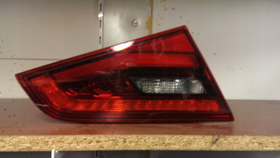 Tył lewy lampa w klapę LED Audi A3 8V4945093A