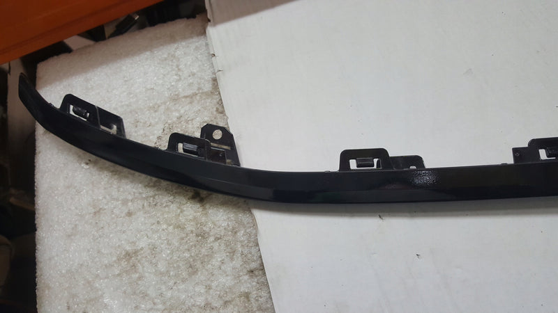 Listwa zderzaka przedniego AUDI A3 S-LINE 8Y0807110A demontaż