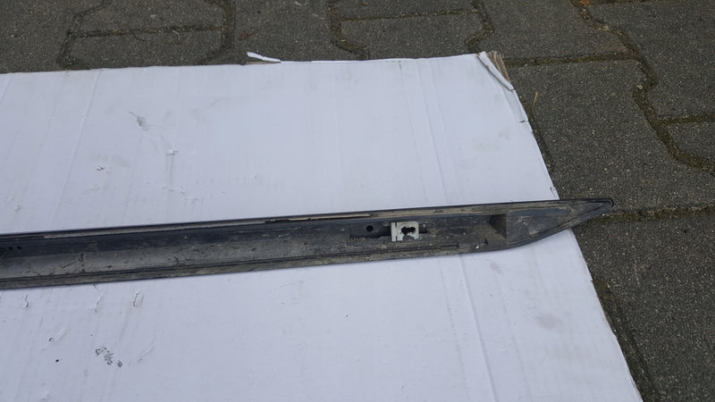 Listwa progowa prawa AUDI A4 B9 S-LINE 8W0853931A