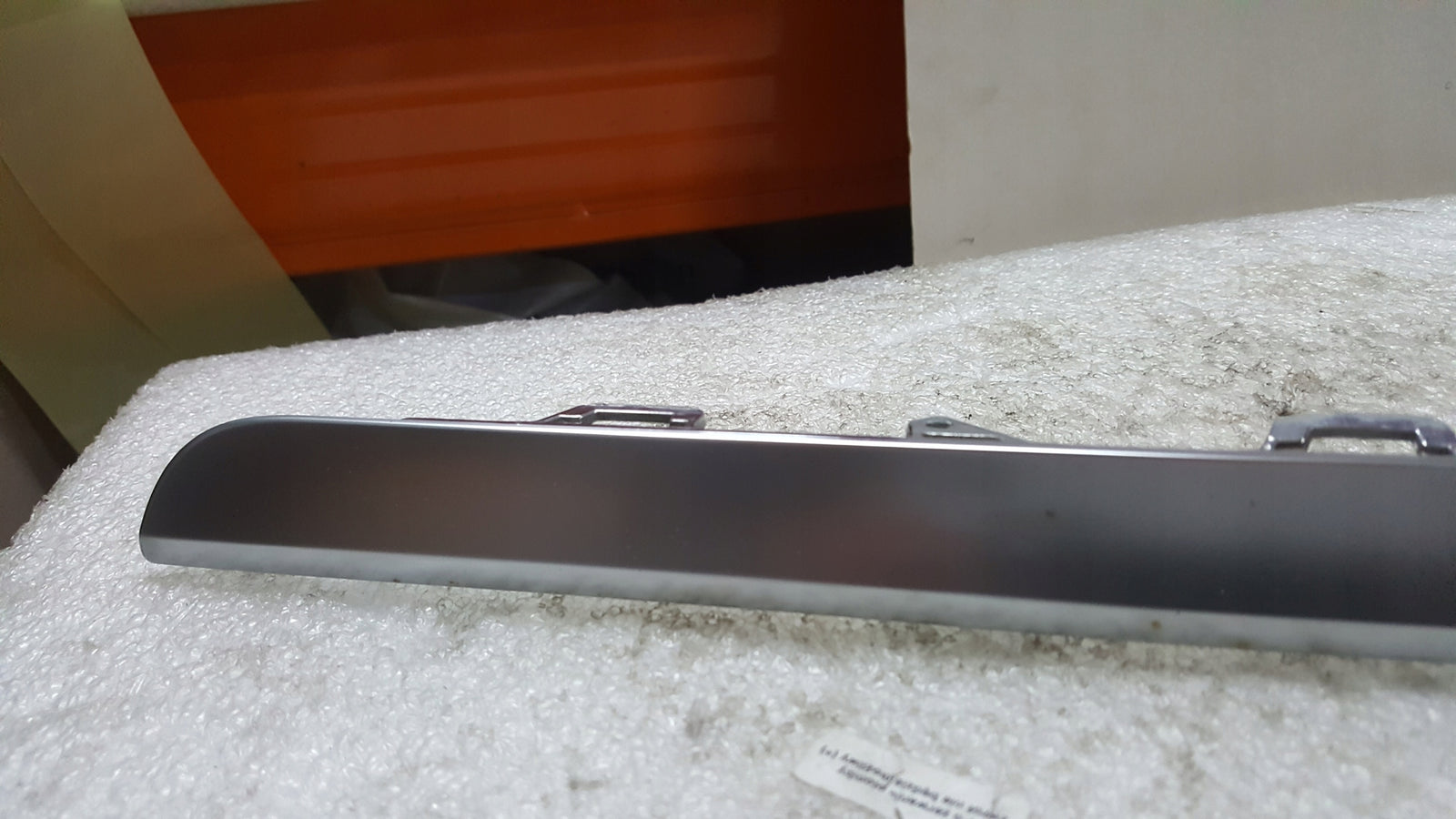 Listwa chrom zderzaka prawy tył VW PASSAT (B8) ALLTRACK 3G9853842B demontaż