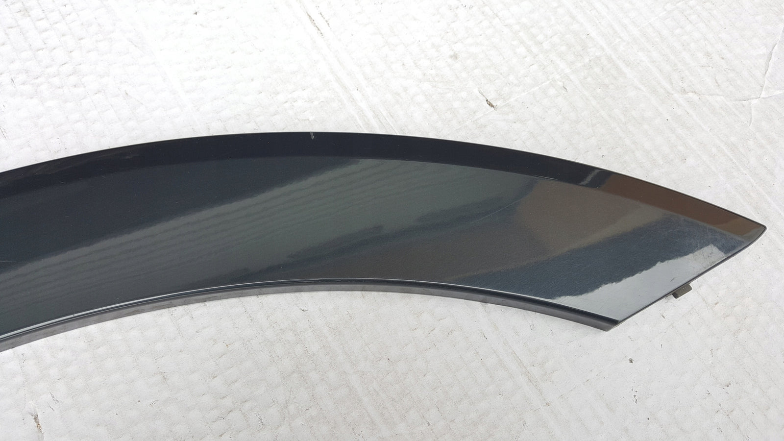 Listwa błotnika lewy tył AUDI A1 S1 82A853817