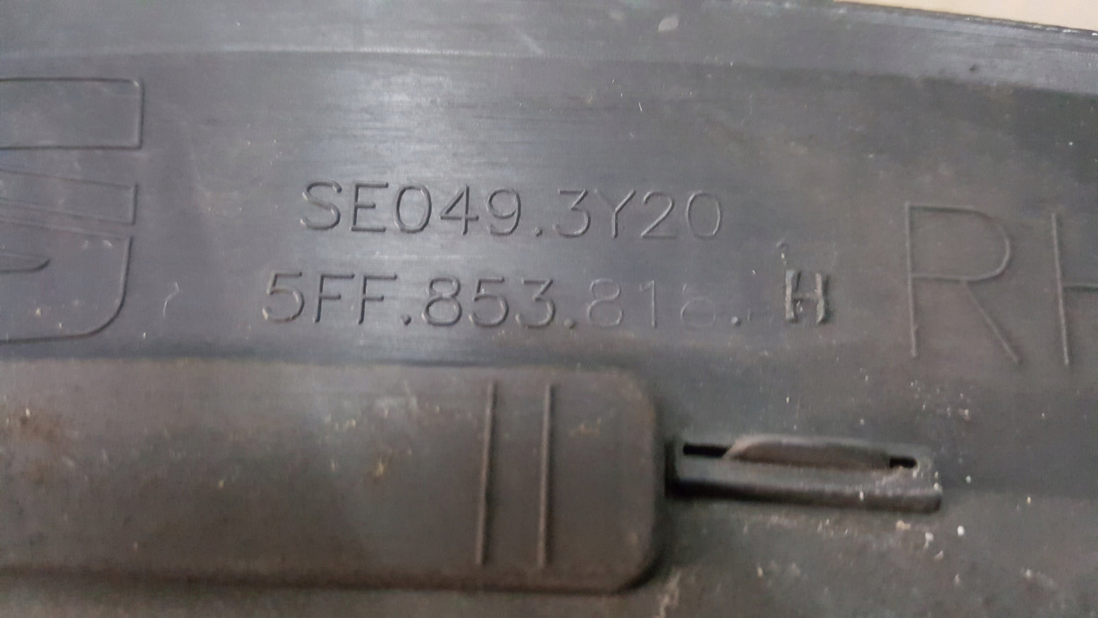 Listwa błotnika prawy tył CUPRA FORMENTOR 5FF853818H demontaż