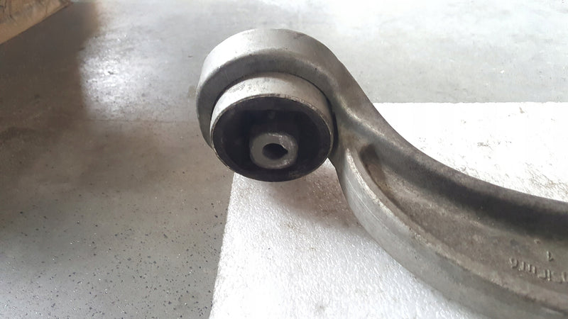 WAHACZ LEWY PRZÓD AUDI A4 B8 A5 8K0407695J