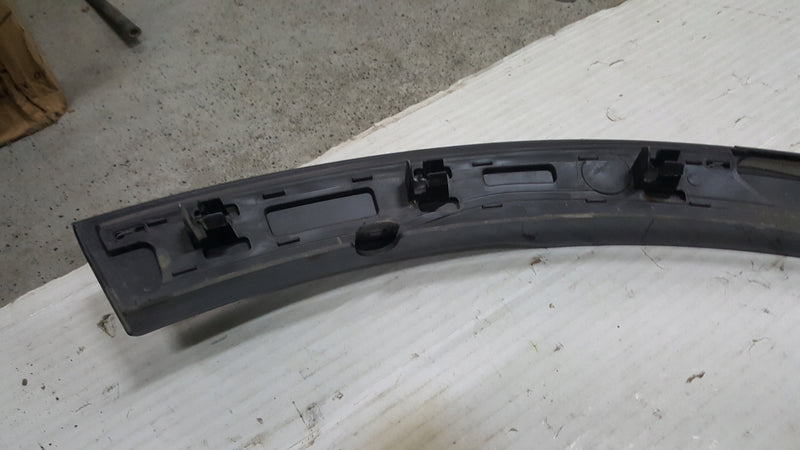 Listwa błotnika prawy tył AUDI Q4 e-tron 89A853817C demontaż