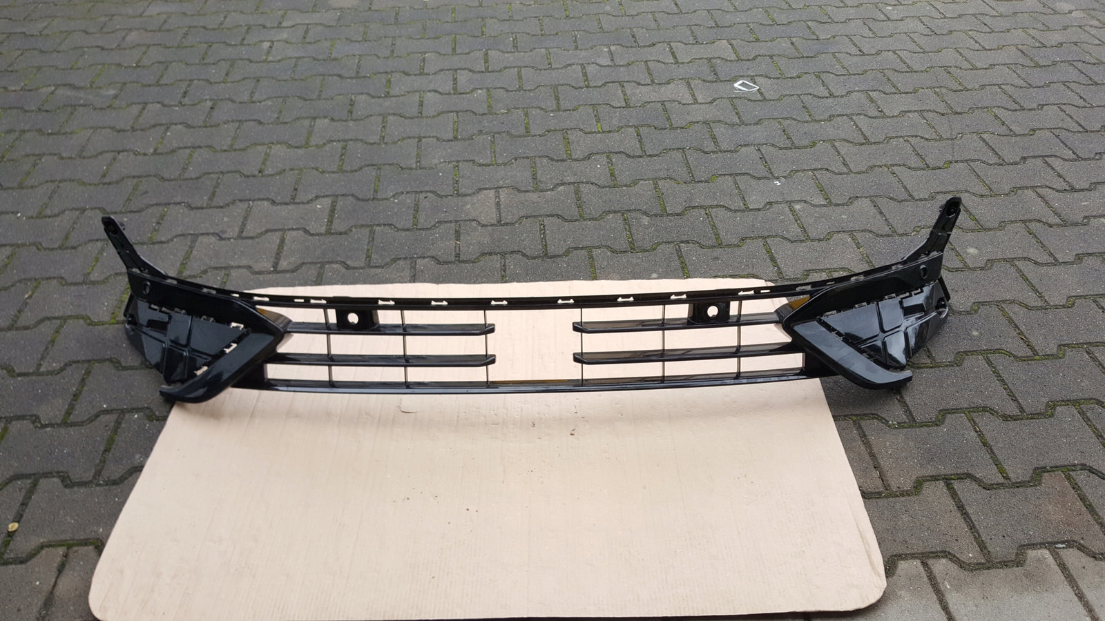 VW ID7 ID.7 14A 23- KRATKA ZDERZAKA PRZÓD B.ŁADNA 14A853677