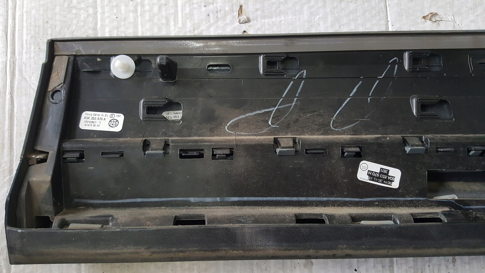 Listwa drzwi prawy tył AUDI Q5 80A853970A demontaż