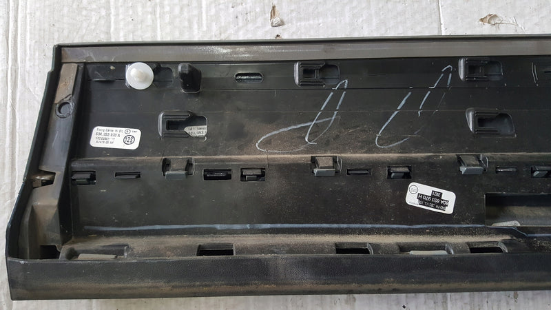 Listwa drzwi prawy tył AUDI Q5 80A853970A demontaż