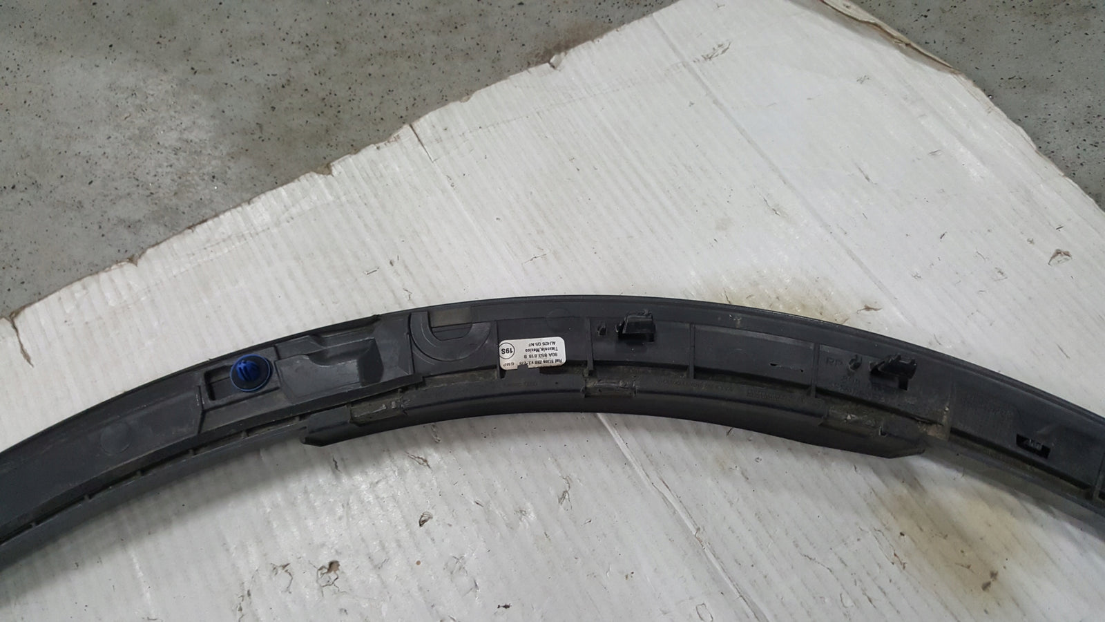 Listwa błotnika prawy tył AUDI Q5 80A853818B demontaż