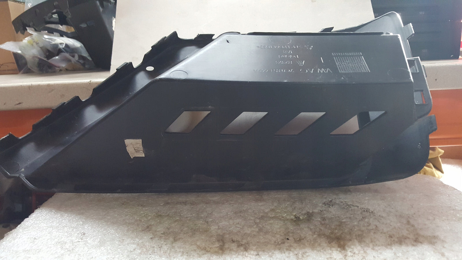 Kratka zderzaka lewy przód VW CRAFTER 7C0853665A demontaż