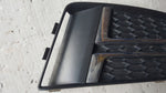 Kratka zderzaka przedniego prawa strona AUDI A4 (B9) 8W0807682F demontaż