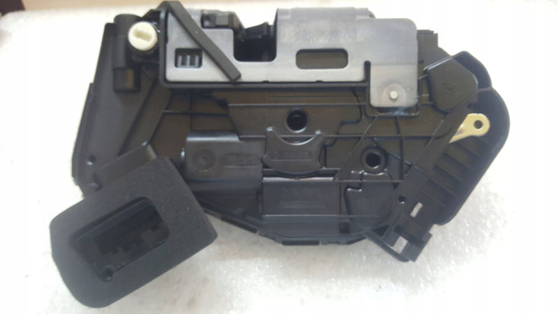 NOWY ORYGINALNY zamek drzwi prawy tył VW AUDI SEAT 5TA839016Q