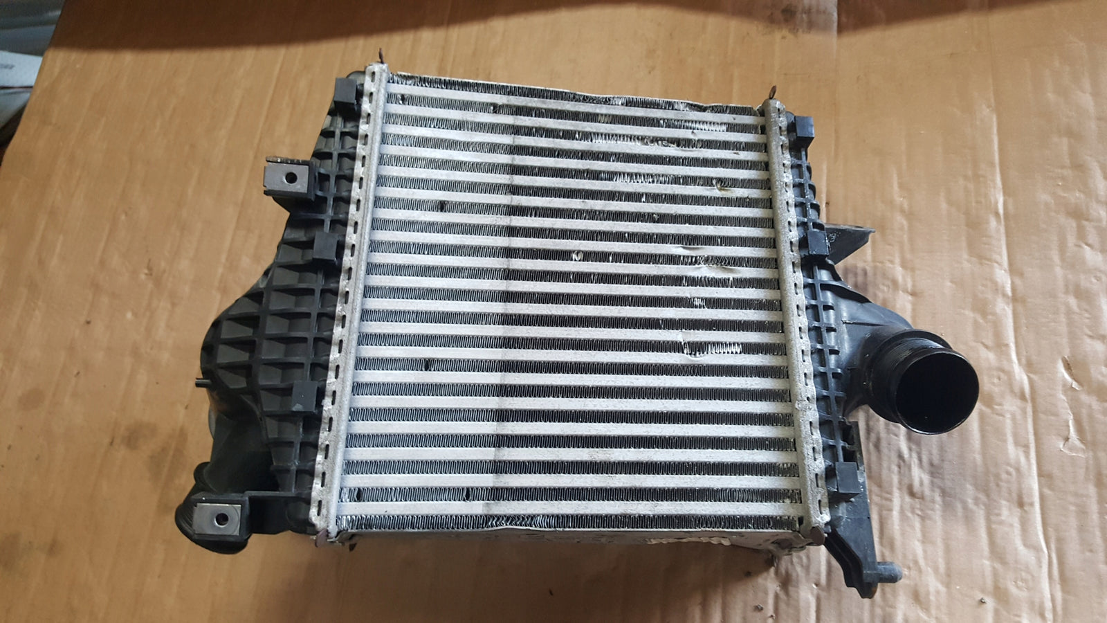 PORSCHE CAYENNE , VW TOUAREG III CHŁODNICA INTERCOOLER 4M0145803BP