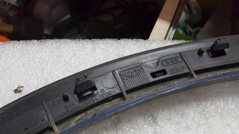 Listwa błotnika PR tył AUDI Q5 80A853818B demontaż