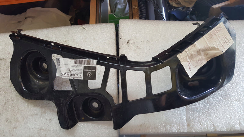 NOWY ORYGINALNY ślizg zderzaka lewy tył MERCEDES W118 CLA A1188853700