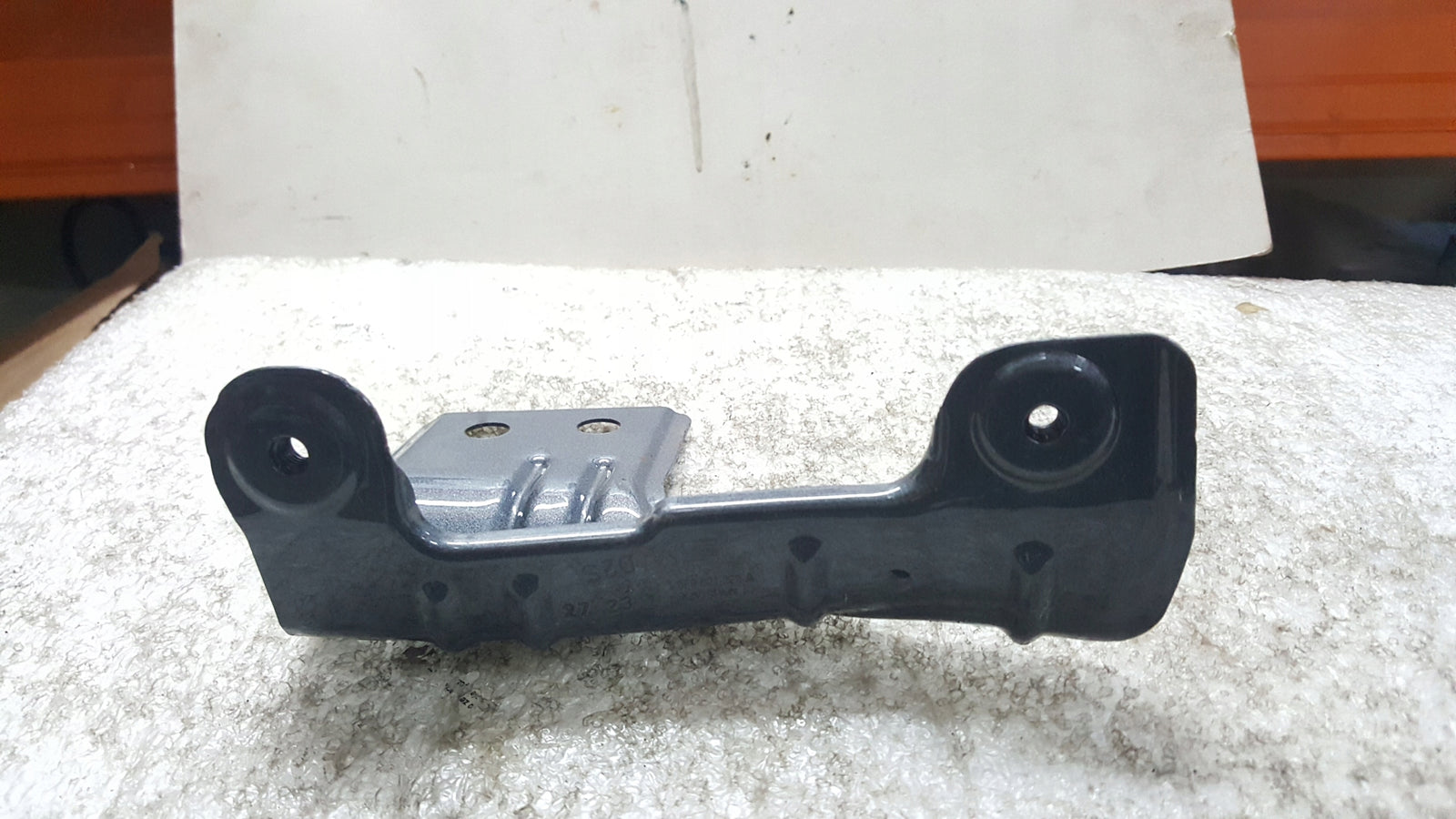 Wspornik prawy uchwyt mocowanie błotnika przedniego SEAT ARONA | 6F9821328A