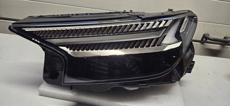 Le kompletny Matrix laser AUDI Q4 E-TRON 89A941035 IDEAŁ 2022r