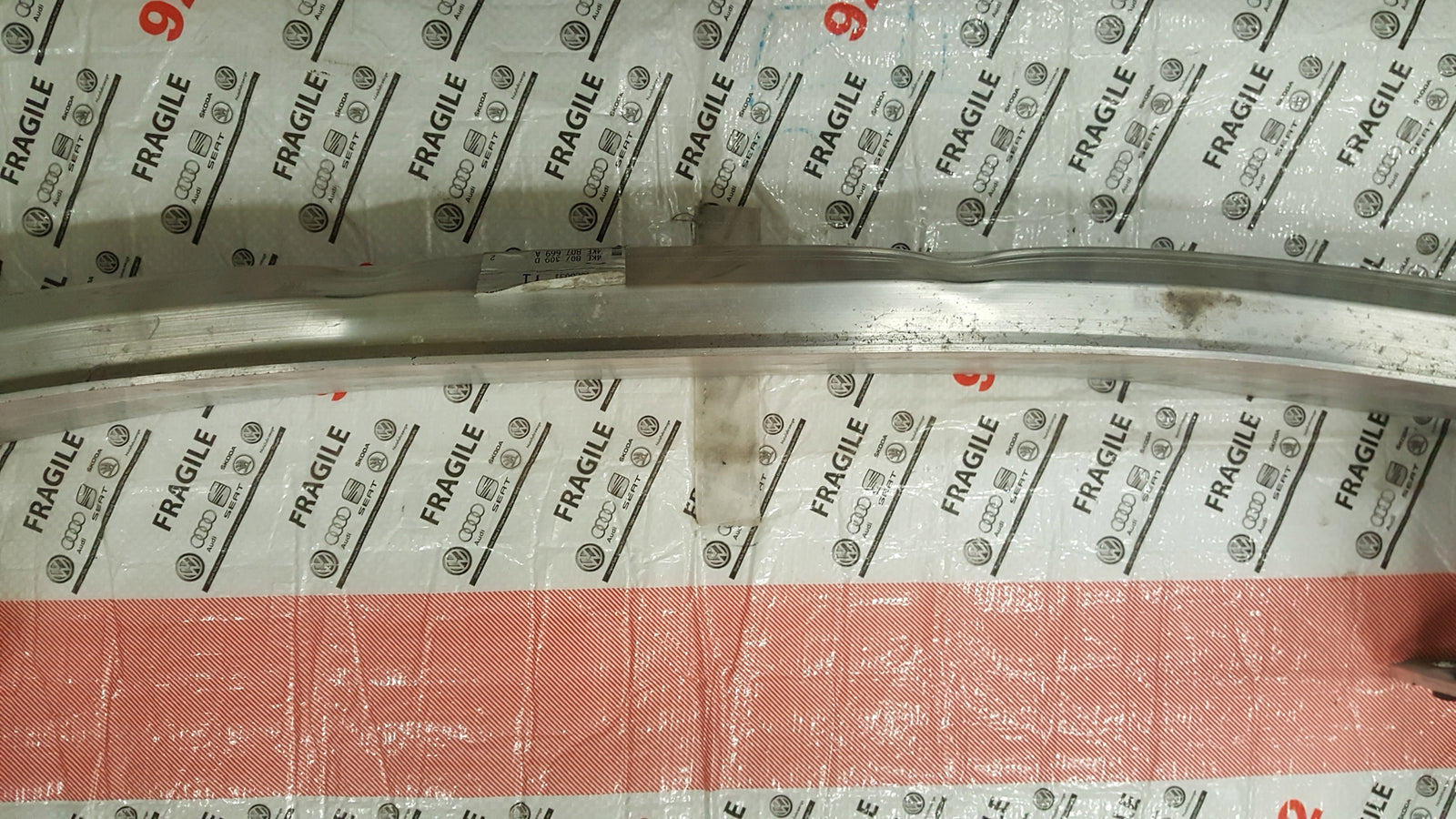 BELKA ZDERZAKA TYŁ WZMOCNIENIE AUDI E-TRON 4KE 4KE807309D 4KE807669A