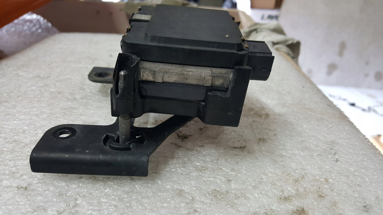 Radar sensor distronic VW AUDI SEAT SKODA 5Q0907561D 5Q0907461 demontaż